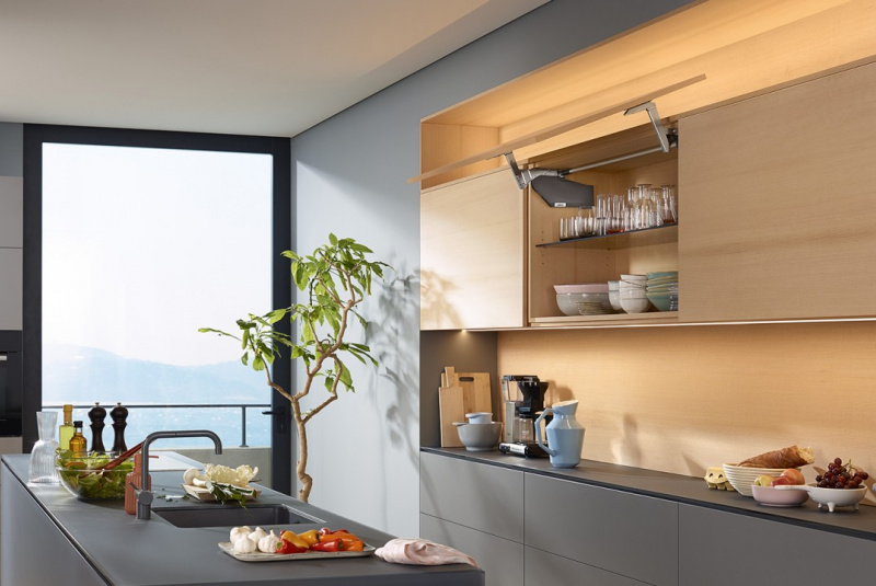 Nábytkové kovanie - BLUM / Aventos HS - foto Nábytkové kovanie - BLUM / Aventos HS - foto