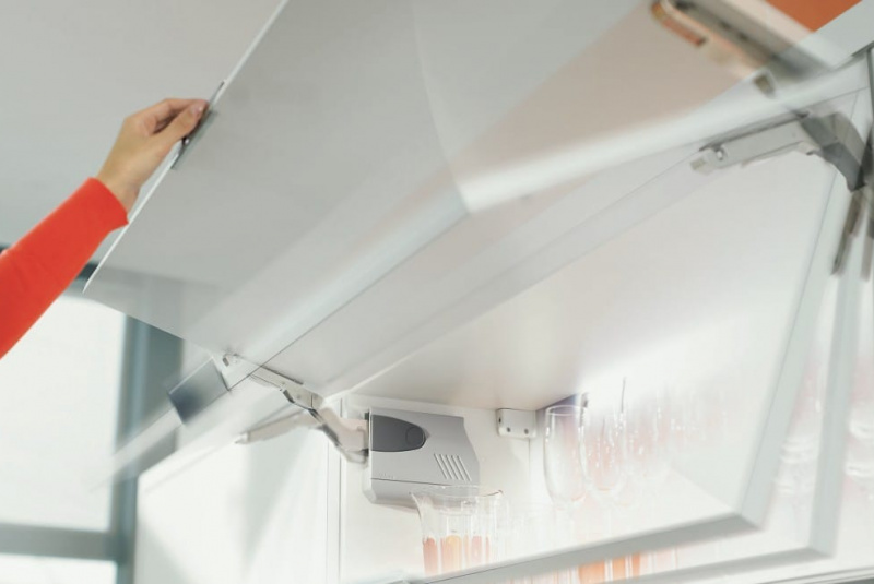 Nábytkové kovanie - BLUM / Aventos HK - foto Nábytkové kovanie - BLUM / Aventos HK - foto