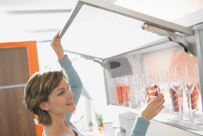 Nábytkové kovanie - BLUM / Aventos HK - foto Nábytkové kovanie - BLUM / Aventos HK - foto