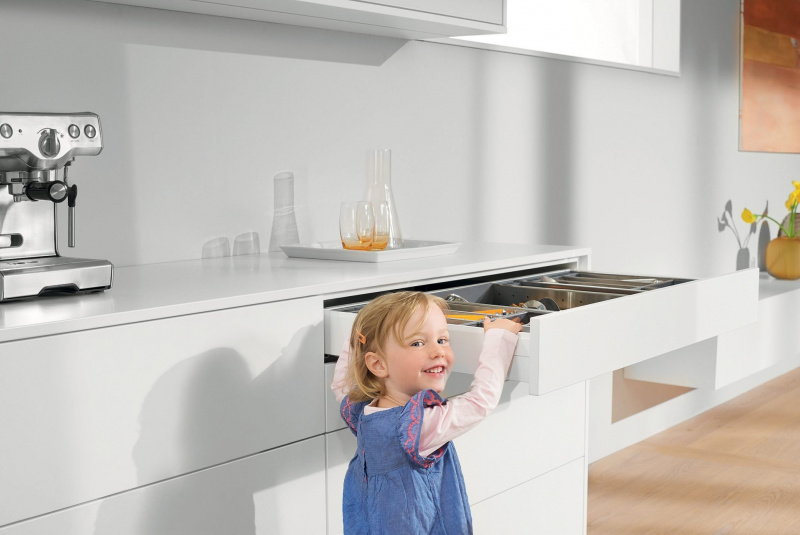 Nábytkové kovanie - BLUM / TANDEMBOX - foto Nábytkové kovanie - BLUM / TANDEMBOX - foto