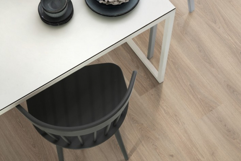 Podlahy - Egger Basic Laminate / EPL102 DUB AMNIENS SVETLÝ - foto
